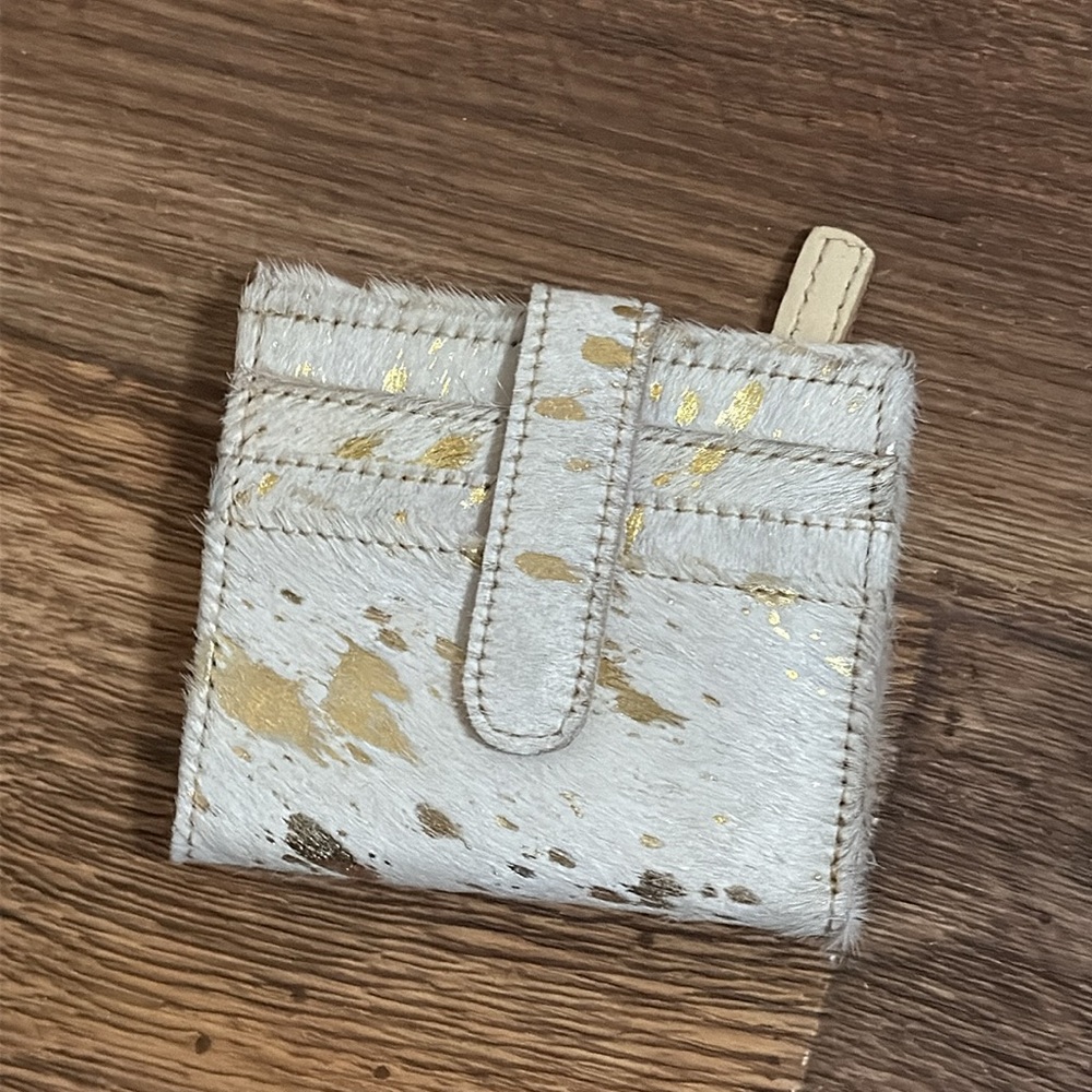 Gold and Cream Card Holder - Picture 2 of 6